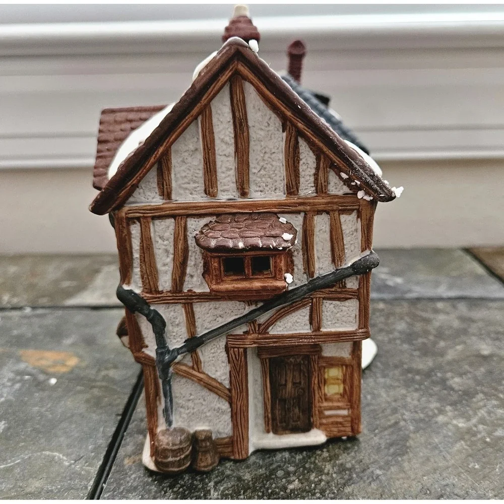 Dept 56 Dickens Village Old Curiosity Shop Retired w/ Box Insert Cord Bulb